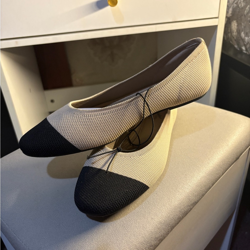 Seychelles Cream and Black Flats Timeless Comfort